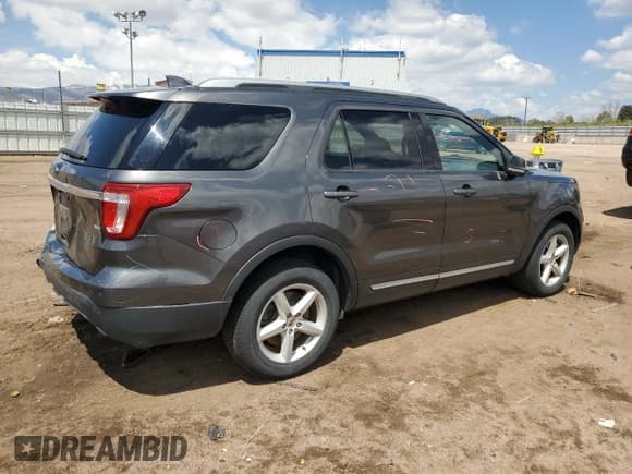✅ 2017 Ford Explorer XLT • VIN: 1FM5K8DH4HGC22408 • Lot: 55458745. Wystawiony na Copart z przebiegiem 142 976 mil. Bezpłatny archiwum sprzedaży aukcyjnych z USA i szczegółowy raport historii pojazdu na DreamBid. Zdjęcie 3.
