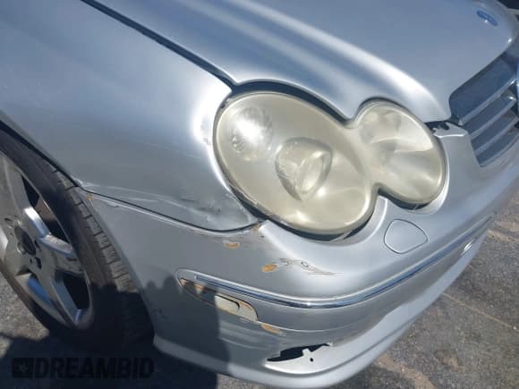 ✅ 2005 Mercedes-Benz CLK 500 • VIN: WDBTJ75J35F142835 • Lot: 41836593. Listed on IAAI with Not provided. Free auction sales archive from the USA and detailed vehicle history report at DreamBid. Image 6.