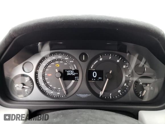 ✅ 2015 Aston Martin Vantage GT • VIN: SCFEKBAL2FGC19020 • Lot: 46138035. Wystawiony na Copart z przebiegiem 34 752 mil. Bezpłatny archiwum sprzedaży aukcyjnych z USA i szczegółowy raport historii pojazdu na DreamBid. Zdjęcie 9.