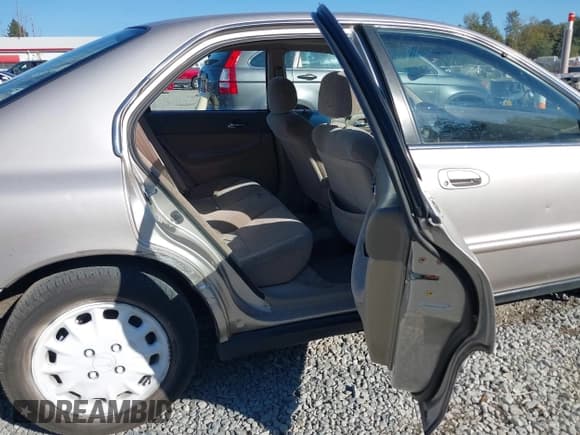 ✅ 1997 Honda Accord EX • VIN: 1HGCD5652VA141057 • Lot: 43253245. Listed on IAAI with 144,583 mi. Free auction sales archive from the USA and detailed vehicle history report at DreamBid. Image 8.