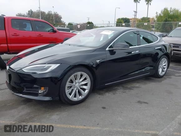 ✅ 2019 Tesla Model S 75D • VIN: 5YJSA1E20KF345815 • Lot: 43548675. Listed on IAAI with 20,659 mi. Free auction sales archive from the USA and detailed vehicle history report at DreamBid. Image 2.