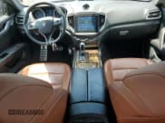 ✅ 2017 Maserati Ghibli S Q4 • VIN: ZAM57RTS1H1195417 • Lot: 67028545. Wystawiony na Copart z przebiegiem 79 184 mil. Bezpłatny archiwum sprzedaży aukcyjnych z USA i szczegółowy raport historii pojazdu na DreamBid. Zdjęcie 8.