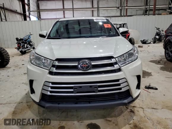 ✅ 2018 Toyota Highlander LE Plus • VIN: 5TDBZRFH3JS856021 • Lot: 93599095. Wystawiony na Copart z przebiegiem 131 885 mil. Bezpłatny archiwum sprzedaży aukcyjnych z USA i szczegółowy raport historii pojazdu na DreamBid. Zdjęcie 5.