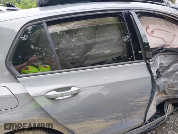 ✅ 2023 Volkswagen Golf GTI SE • VIN: WVW2A7CD0PW117839 • Лот: 42523359. Опубликован ранее на IAAI с пробегом 27 908 миль. Бесплатный доступ к архиву аукционных продаж из США и подробный отчёт об истории автомобиля на DreamBid. Изображение 8.