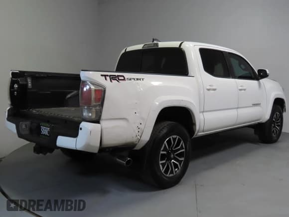 ✅ 2021 Toyota Tacoma SR5 • VIN: 5TFAZ5CN0MX115399 • Lot: 52607545. Wystawiony na Copart z przebiegiem 60 993 mil. Bezpłatny archiwum sprzedaży aukcyjnych z USA i szczegółowy raport historii pojazdu na DreamBid. Zdjęcie 3.