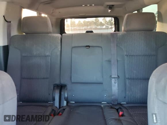 ✅ 2016 Chevrolet Suburban LS • VIN: 1GNSCGKC8GR150192 • Lot: 76995214. Wystawiony na Copart z przebiegiem 141 831 mil. Bezpłatny archiwum sprzedaży aukcyjnych z USA i szczegółowy raport historii pojazdu na DreamBid. Zdjęcie 10.