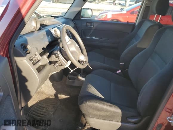 ✅ 2006 Scion xB • VIN: JTLKT324764115847 • Lot: 92404895. Wystawiony na Copart z przebiegiem 254 384 mil. Bezpłatny archiwum sprzedaży aukcyjnych z USA i szczegółowy raport historii pojazdu na DreamBid. Zdjęcie 7.