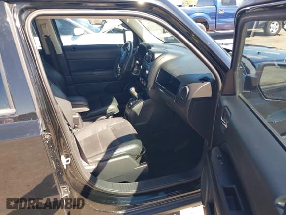 ✅ 2017 Jeep Patriot High Altitude • VIN: 1C4NJPFA3HD130886 • Lot: 43437323. Listed on IAAI with 101,782 mi. Free auction sales archive from the USA and detailed vehicle history report at DreamBid. Image 5.
