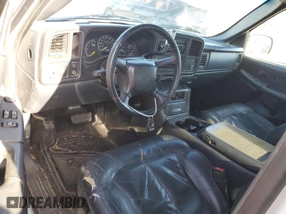 ✅ 2000 Chevrolet Silverado 1500 LS • VIN: 2GCEC19T4Y1327095 • Лот: 92128885. Опубликован ранее на Copart с пробегом 232 531 миль. Бесплатный доступ к архиву аукционных продаж из США и подробный отчёт об истории автомобиля на DreamBid. Изображение 8.