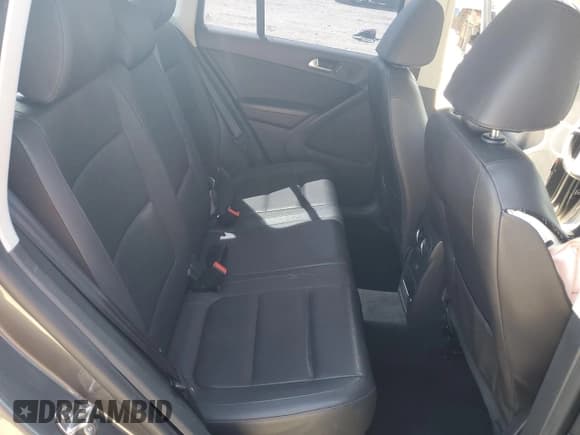 ✅ 2016 Volkswagen Tiguan SEL • VIN: WVGAV7AX7GW587682 • Lot: 50757475. Wystawiony na Copart z przebiegiem 100 630 mil. Bezpłatny archiwum sprzedaży aukcyjnych z USA i szczegółowy raport historii pojazdu na DreamBid. Zdjęcie 10.