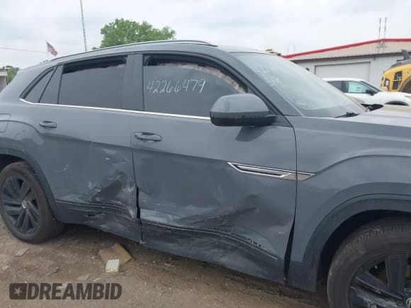 ✅ 2020 Volkswagen Atlas SE • VIN: 1V26C2CA7LC227060 • Lot: 42266479. Listed on IAAI with 60,838 mi. Free auction sales archive from the USA and detailed vehicle history report at DreamBid. Image 6.