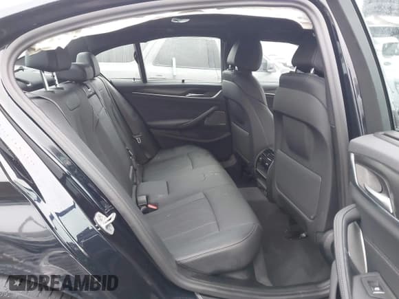 ✅ 2023 BMW 5 Series 540i • VIN: WBA53BJ05PCN28811 • Лот: 43667962. Опубликован ранее на IAAI с пробегом 19 883 миль. Бесплатный доступ к архиву аукционных продаж из США и подробный отчёт об истории автомобиля на DreamBid. Изображение 8.