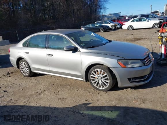 ✅ 2014 Volkswagen Passat S • VIN: 1VWAP7A30EC008863 • Lot: 41004815. Wystawiony na IAAI z przebiegiem 219 881 mil. Bezpłatny archiwum sprzedaży aukcyjnych z USA i szczegółowy raport historii pojazdu na DreamBid. Zdjęcie 13.