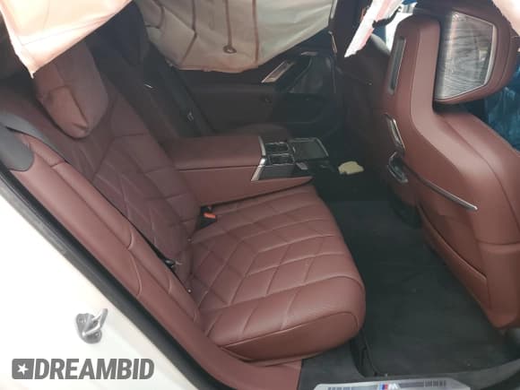 ✅ 2025 BMW i7 xDrive60 • VIN: WBY53EJ03SCU97473 • Лот: 91984235. Опубликован ранее на Copart с пробегом Не указан. Бесплатный доступ к архиву аукционных продаж из США и подробный отчёт об истории автомобиля на DreamBid. Изображение 10.