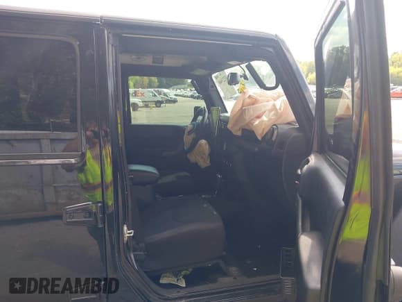 ✅ 2018 Jeep Wrangler Unlimited Sport • VIN: 1C4BJWDG3JL812280 • Lot: 43223460. Wystawiony na IAAI z przebiegiem 100 991 mil. Bezpłatny archiwum sprzedaży aukcyjnych z USA i szczegółowy raport historii pojazdu na DreamBid. Zdjęcie 5.