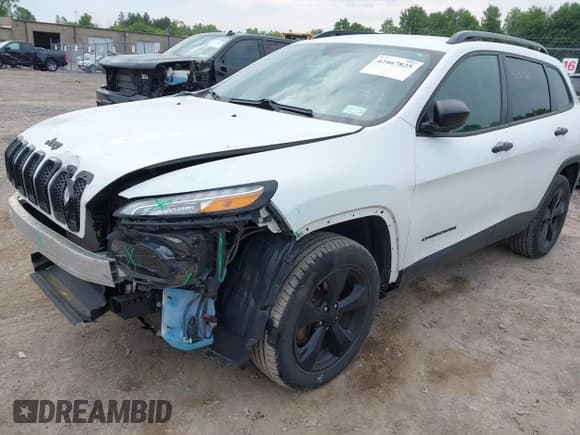 ✅ 2017 Jeep Cherokee Sport • VIN: 1C4PJMABXHW608555 • Lot: 42467825. Listed on IAAI with 83,921 mi. Free auction sales archive from the USA and detailed vehicle history report at DreamBid. Image 18.
