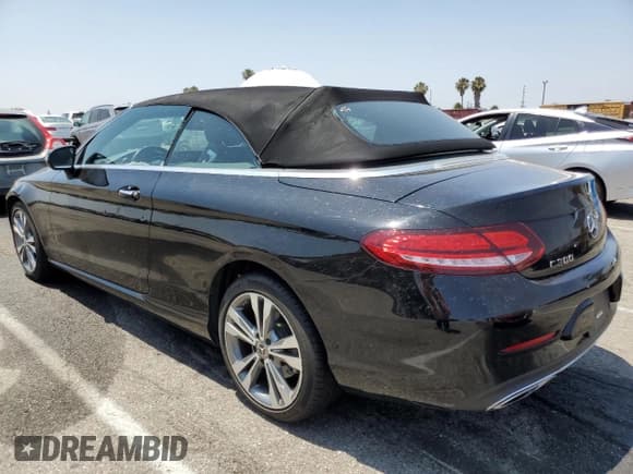 ✅ 2019 Mercedes-Benz C 300 • VIN: WDDWK8DB0KF819563 • Lot: 61797705. Wystawiony na Copart z przebiegiem 65 839 mil. Bezpłatny archiwum sprzedaży aukcyjnych z USA i szczegółowy raport historii pojazdu na DreamBid. Zdjęcie 2.