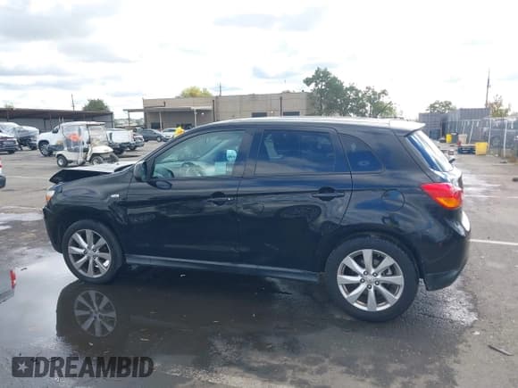 ✅ 2015 Mitsubishi Outlander ES • VIN: 4A4AP3AU2FE032407 • Лот: 43740961. Опубликован ранее на IAAI с пробегом 94 585 миль. Бесплатный доступ к архиву аукционных продаж из США и подробный отчёт об истории автомобиля на DreamBid. Изображение 14.
