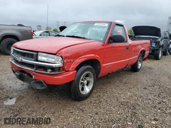 2002 Chevrolet S-10 LS with VIN 1GCCS14W928224769, listed as a Copart auction lot 72587644 with 218,111 mi miles and Salvage title. Bid and sale history available at DreamBid. Image 1.
