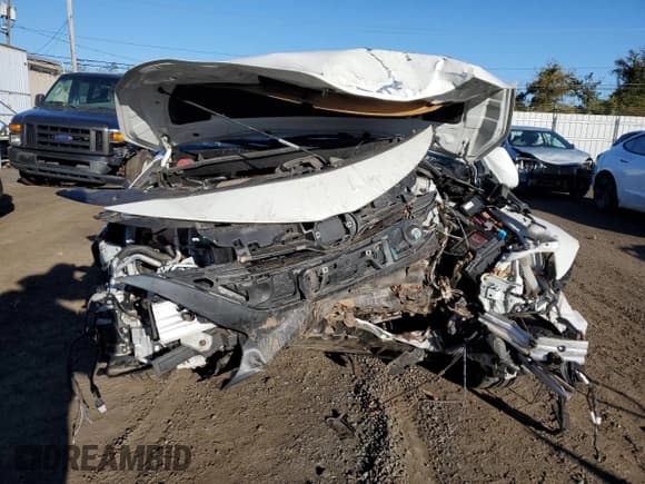 ✅ 2017 Toyota Prius Plus • VIN: JTDKARFP1H3058448 • Lot: 86855335. Wystawiony na Copart z przebiegiem 84 607 mil. Bezpłatny archiwum sprzedaży aukcyjnych z USA i szczegółowy raport historii pojazdu na DreamBid. Zdjęcie 5.