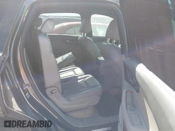 ✅ 2018 Audi Q7 Prestige • VIN: WA1VAAF71JD036197 • Lot: 43300322. Wystawiony na IAAI z przebiegiem 127 342 mil. Bezpłatny archiwum sprzedaży aukcyjnych z USA i szczegółowy raport historii pojazdu na DreamBid. Zdjęcie 8.