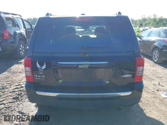 ✅ 2017 Jeep Patriot High Altitude • VIN: 1C4NJRFB0HD109675 • Lot: 42638428. Listed on IAAI with 84,114 mi. Free auction sales archive from the USA and detailed vehicle history report at DreamBid. Image 16.