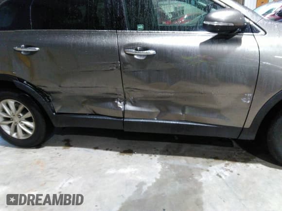 ✅ 2017 Kia Sorento LX • VIN: 5XYPG4A52HG214862 • Lot: 41986714. Listed on IAAI with 64,498 mi. Free auction sales archive from the USA and detailed vehicle history report at DreamBid. Image 6.