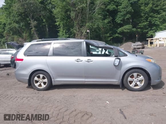 ✅ 2012 Toyota Sienna LE AAS • VIN: 5TDKK3DC1CS205594 • Lot: 42749193. Listed on IAAI with 129,363 mi. Free auction sales archive from the USA and detailed vehicle history report at DreamBid. Image 13.