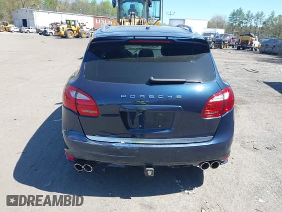 ✅ 2012 Porsche Cayenne S • VIN: WP1AB2A27CLA49899 • Lot: 42081215. Listed on IAAI with 147,920 mi. Free auction sales archive from the USA and detailed vehicle history report at DreamBid. Image 16.