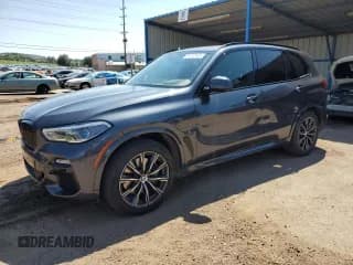 ✅ 2021 BMW X5 xDrive45e • VIN: 5UXTA6C02M9G95013 • Лот: 71277145. Опубликован ранее на Copart с пробегом 49 132 миль. Бесплатный доступ к архиву аукционных продаж из США и подробный отчёт об истории автомобиля на DreamBid. Изображение 1.