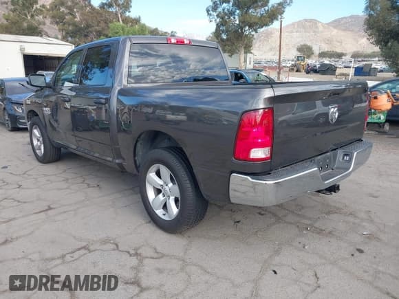 ✅ 2022 Ram 1500 Tradesman • VIN: 3C6RR6KG6NG210767 • Lot: 43426762. Wystawiony na IAAI z przebiegiem 18 317 mil. Bezpłatny archiwum sprzedaży aukcyjnych z USA i szczegółowy raport historii pojazdu na DreamBid. Zdjęcie 3.