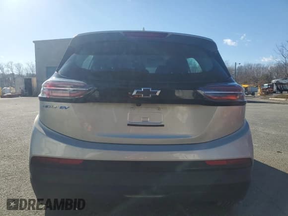 ✅ 2023 Chevrolet Bolt EV 1LT • VIN: 1G1FW6S04P4199963 • Lot: 44588125. Wystawiony na Copart z przebiegiem 26 953 mil. Bezpłatny archiwum sprzedaży aukcyjnych z USA i szczegółowy raport historii pojazdu na DreamBid. Zdjęcie 6.