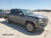 ✅ 2023 Nissan Frontier SV • VIN: 1N6ED1EJ9PN662851 • Lot: 52243205. Wystawiony na Copart z przebiegiem 48 708 mil. Bezpłatny archiwum sprzedaży aukcyjnych z USA i szczegółowy raport historii pojazdu na DreamBid. Zdjęcie 4.