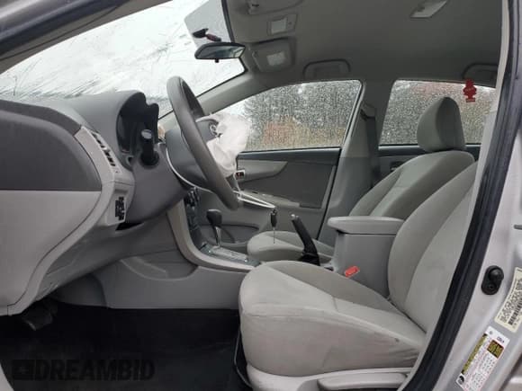 ✅ 2010 Toyota Corolla LE • VIN: 1NXBU4EE8AZ343637 • Lot: 92098545. Wystawiony na Copart z przebiegiem 144 512 mil. Bezpłatny archiwum sprzedaży aukcyjnych z USA i szczegółowy raport historii pojazdu na DreamBid. Zdjęcie 7.