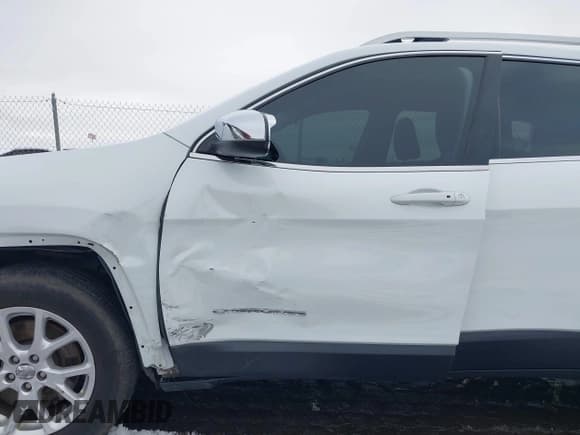 ✅ 2015 Jeep Cherokee Latitude • VIN: 1C4PJMCS2FW787801 • Лот: 43832642. Опубликован ранее на IAAI с пробегом 73 076 миль. Бесплатный доступ к архиву аукционных продаж из США и подробный отчёт об истории автомобиля на DreamBid. Изображение 6.