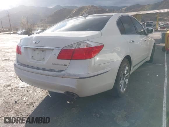 ✅ 2009 Hyundai Genesis • VIN: KMHGC46F09U047104 • Лот: 43701541. Опубликован ранее на IAAI с пробегом 222 231 миль. Бесплатный доступ к архиву аукционных продаж из США и подробный отчёт об истории автомобиля на DreamBid. Изображение 4.