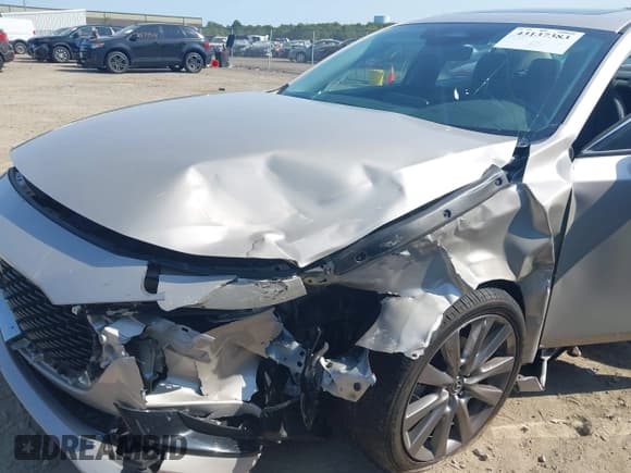 ✅ 2024 Mazda 3 S Preferred • VIN: 3MZBPACM0RM402567 • Лот: 43137383. Опубликован ранее на IAAI с пробегом 22 250 миль. Бесплатный доступ к архиву аукционных продаж из США и подробный отчёт об истории автомобиля на DreamBid. Изображение 6.