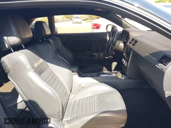 ✅ 2014 Dodge Challenger R/T 100th Anniversary Appearance • VIN: 2C3CDYBT7EH281812 • Lot: 42964715. Wystawiony na IAAI z przebiegiem 108 720 mil. Bezpłatny archiwum sprzedaży aukcyjnych z USA i szczegółowy raport historii pojazdu na DreamBid. Zdjęcie 5.