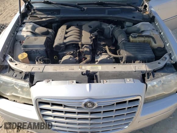 ✅ 2010 Chrysler 300 Touring • VIN: 2C3CA5CV2AH325412 • Lot: 85906805. Listed on Copart with 208,993 mi. Free auction sales archive from the USA and detailed vehicle history report at DreamBid. Image 11.