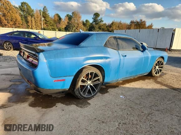 ✅ 2017 Dodge Challenger R/T Scat Pack • VIN: 2C3CDZFJ7HH517815 • Лот: 86479385. Опубликован ранее на Copart с пробегом 47 824 миль. Бесплатный доступ к архиву аукционных продаж из США и подробный отчёт об истории автомобиля на DreamBid. Изображение 3.