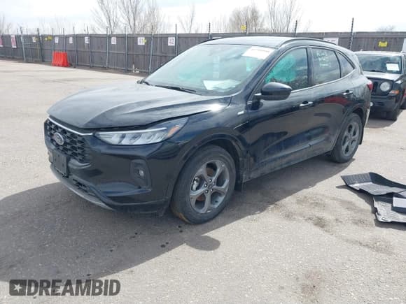 ✅ 2023 Ford Escape ST-Line Select • VIN: 1FMCU9NZ3PUA99506 • Lot: 41799950. Wystawiony na IAAI z przebiegiem 18 343 mil. Bezpłatny archiwum sprzedaży aukcyjnych z USA i szczegółowy raport historii pojazdu na DreamBid. Zdjęcie 2.