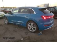 ✅ 2019 Audi e-tron Premium Plus • VIN: WA1LAAGE0KB015407 • Лот: 84556865. Опубликован ранее на Copart с пробегом 20 104 миль. Бесплатный доступ к архиву аукционных продаж из США и подробный отчёт об истории автомобиля на DreamBid. Изображение 2.