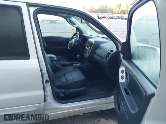 ✅ 2007 Ford Escape Limited • VIN: 1FMCU94177KA69903 • Lot: 43395054. Wystawiony na IAAI z przebiegiem 117 473 mil. Bezpłatny archiwum sprzedaży aukcyjnych z USA i szczegółowy raport historii pojazdu na DreamBid. Zdjęcie 5.