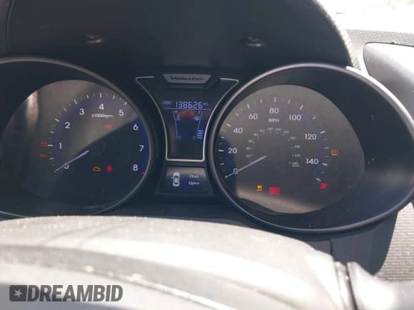 ✅ 2013 Hyundai Veloster Turbo • VIN: KMHTC6AE5DU112790 • Lot: 39890309. Wystawiony na IAAI z przebiegiem 138 626 mil. Bezpłatny archiwum sprzedaży aukcyjnych z USA i szczegółowy raport historii pojazdu na DreamBid. Zdjęcie 7.