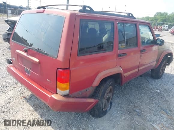 ✅ 1999 Jeep Cherokee Sport • VIN: 1J4FT68S1XL524920 • Lot: 42573271. Listed on IAAI with 352,914 mi. Free auction sales archive from the USA and detailed vehicle history report at DreamBid. Image 4.