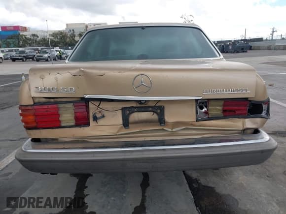 ✅ 1983 Mercedes-Benz 300 SD • VIN: WDBCB20A4DB045091 • Lot: 43713473. Listed on IAAI with 317,152 mi. Free auction sales archive from the USA and detailed vehicle history report at DreamBid. Image 17.