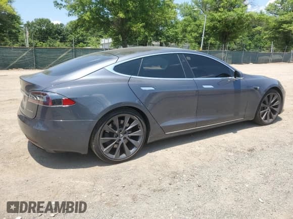✅ 2019 Tesla Model S 75D • VIN: 5YJSA1E24KF333988 • Lot: 61897765. Wystawiony na Copart z przebiegiem 56 935 mil. Bezpłatny archiwum sprzedaży aukcyjnych z USA i szczegółowy raport historii pojazdu na DreamBid. Zdjęcie 3.