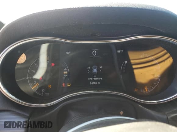 ✅ 2019 Jeep Grand Cherokee Altitude • VIN: 1C4RJFAG6KC646017 • Лот: 81796755. Опубликован ранее на Copart с пробегом 64 766 миль. Бесплатный доступ к архиву аукционных продаж из США и подробный отчёт об истории автомобиля на DreamBid. Изображение 9.