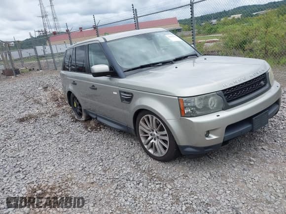 ✅ 2010 Land Rover Range Rover Sport HSE Lux • VIN: SALSK2D43AA232933 • Lot: 43042946. Listed on IAAI with 142,015 mi. Free auction sales archive from the USA and detailed vehicle history report at DreamBid. Image 1.
