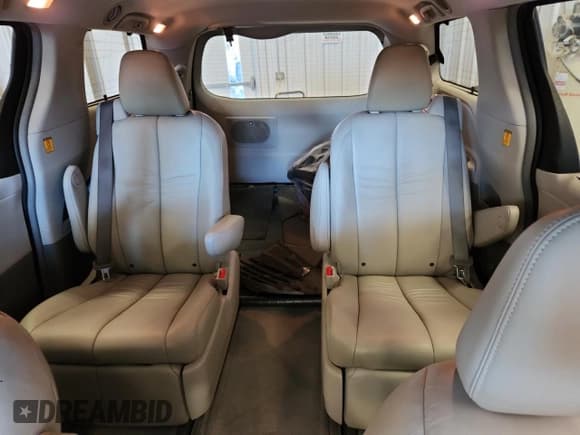 ✅ 2012 Toyota Sienna XLE • VIN: 5TDDK3DC9CS031444 • Lot: 91562875. Wystawiony na Copart z przebiegiem 102 001 mil. Bezpłatny archiwum sprzedaży aukcyjnych z USA i szczegółowy raport historii pojazdu na DreamBid. Zdjęcie 10.